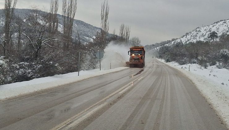 Beypazarı 43.Karayolları Şube şefliği: Ekiplerin karla mücadelesi – Birlik Haber Ajansı