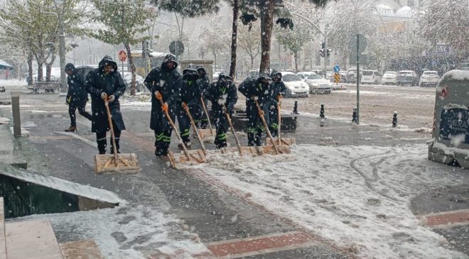 Batman’da karla mücadelede emekçilerin büyük özverisi – Birlik Haber Ajansı