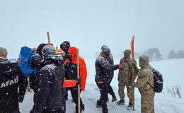 Artvin’de çığ altında kalan 2 çobanı arama çalışmaları sürüyor – Birlik Haber Ajansı